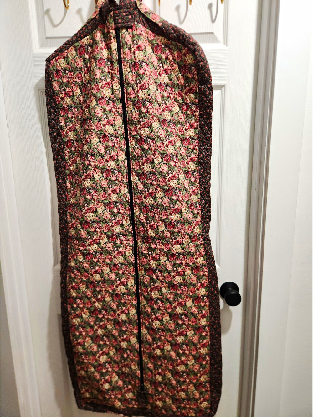 Floral Print Hanging Garment Bag with Zipper Closure and Handles